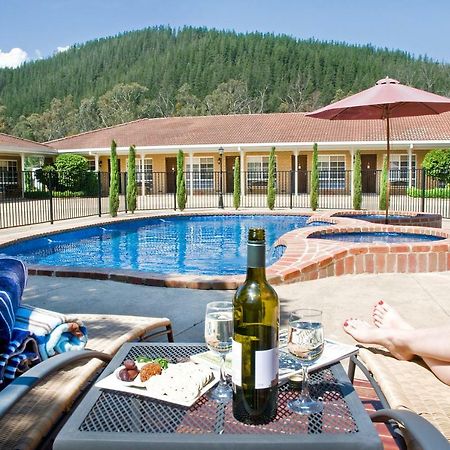 Ovens Valley Motor Inn Брайт Екстер'єр фото