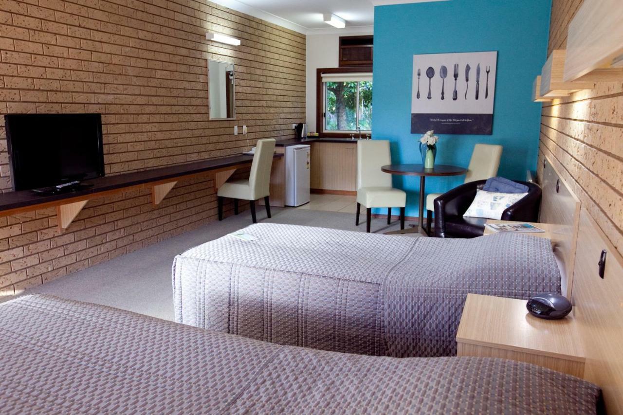 Ovens Valley Motor Inn Брайт Екстер'єр фото