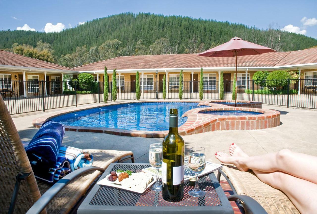 Ovens Valley Motor Inn Брайт Екстер'єр фото