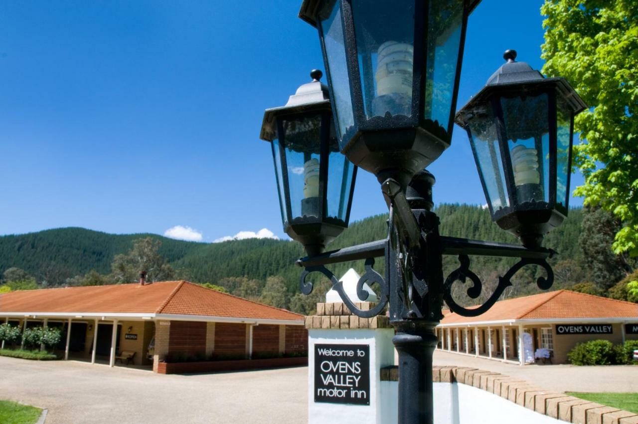 Ovens Valley Motor Inn Брайт Екстер'єр фото