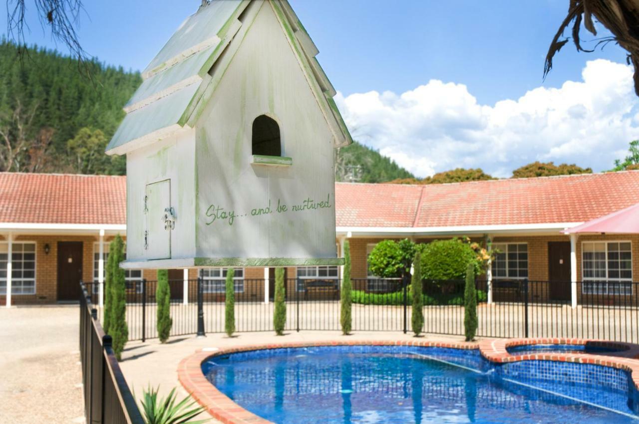 Ovens Valley Motor Inn Брайт Екстер'єр фото